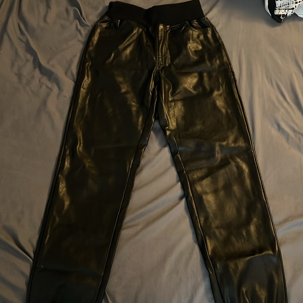 ☺️ KENDALL + KYLIE Black Leather pants in XS